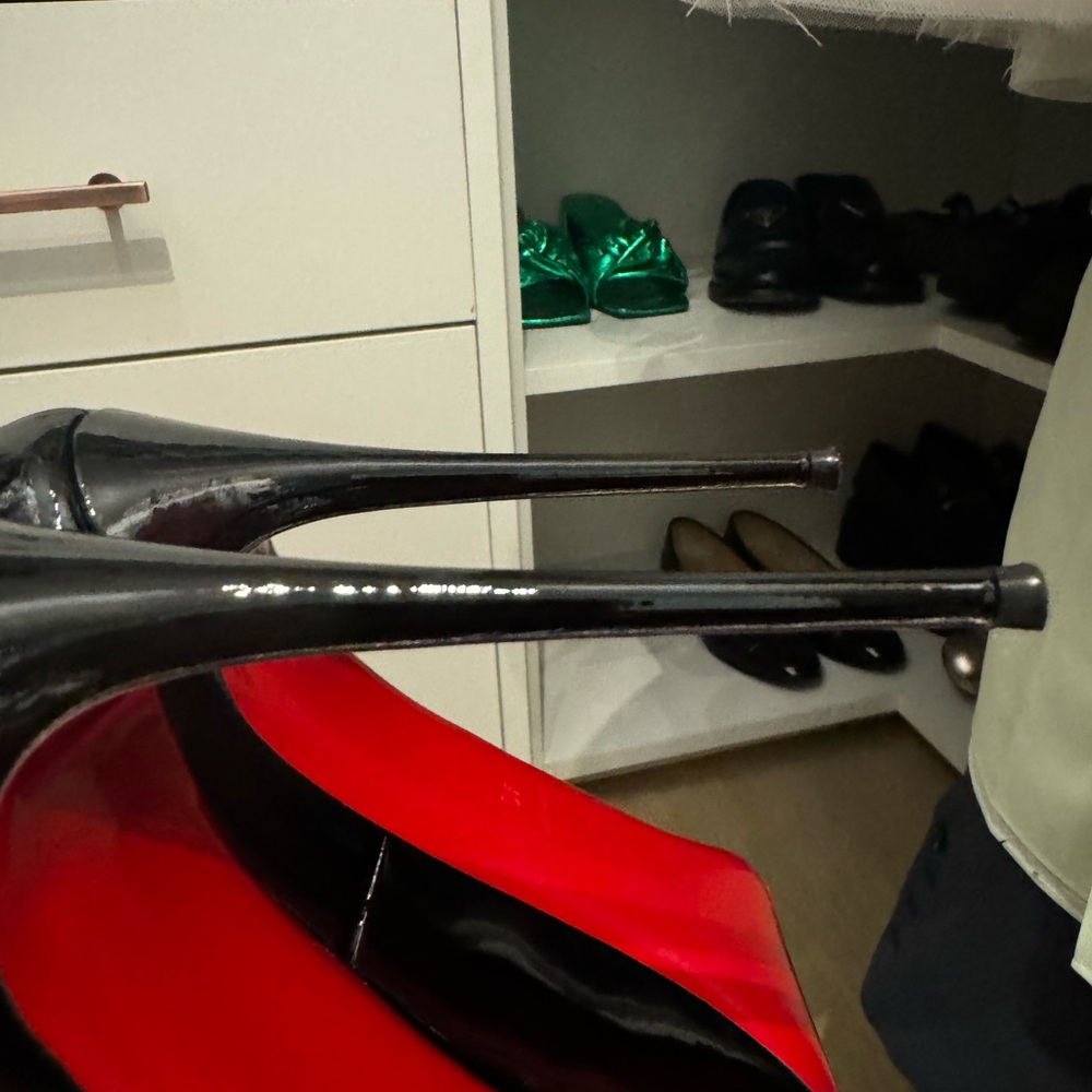 Christian Louboutin Privé Open Toe Pump - Picture 4 of 5